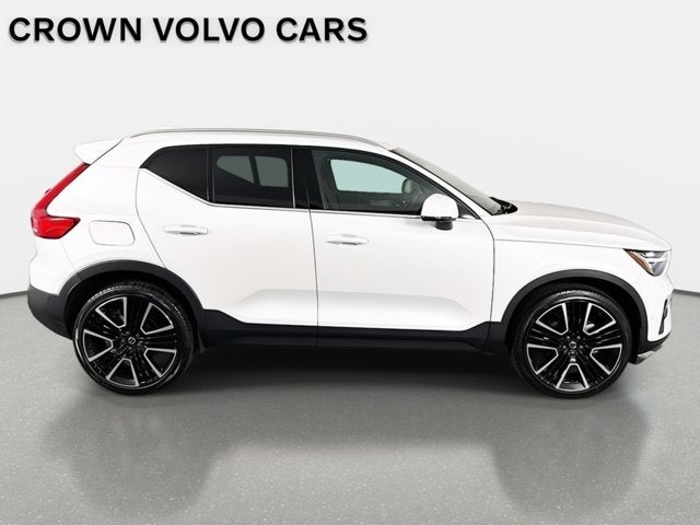 2024 Volvo XC40 Ultimate Bright Theme