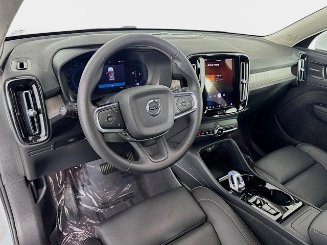 2024 Volvo XC40 Ultimate Bright Theme