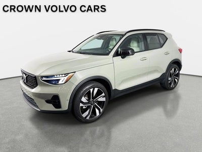 2023 Volvo XC40 Plus Dark Theme