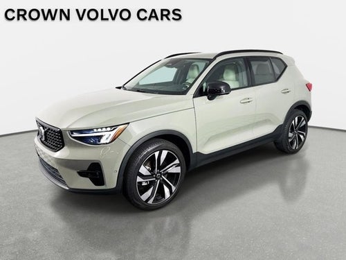 2023 Volvo XC40 Plus Dark Theme