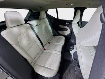 2023 Volvo XC40 Plus Dark Theme