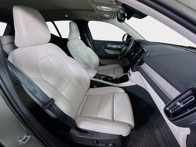 2023 Volvo XC40 Plus Dark Theme