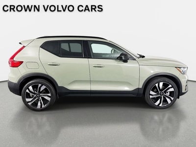 2023 Volvo XC40 Plus Dark Theme