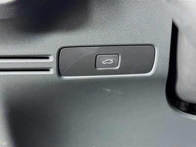2023 Volvo XC40 Plus Bright Theme