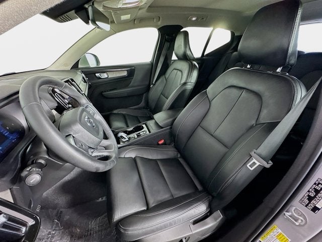 2023 Volvo XC40 Plus Bright Theme