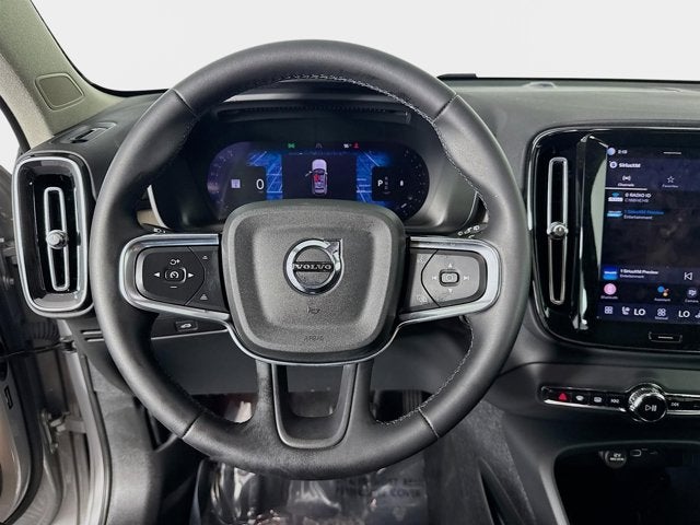 2023 Volvo XC40 Plus Bright Theme