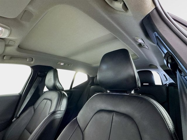 2023 Volvo XC40 Plus Bright Theme