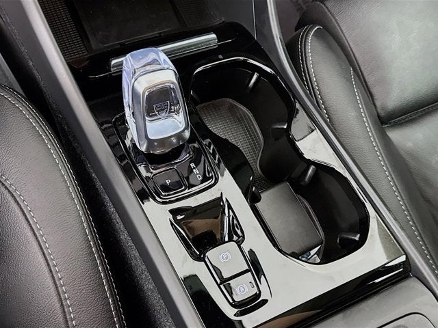 2023 Volvo XC40 Plus Bright Theme