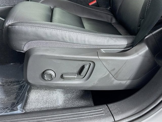 2023 Volvo XC40 Plus Bright Theme