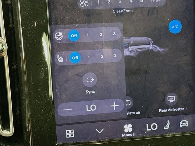 2023 Volvo XC40 Plus Bright Theme