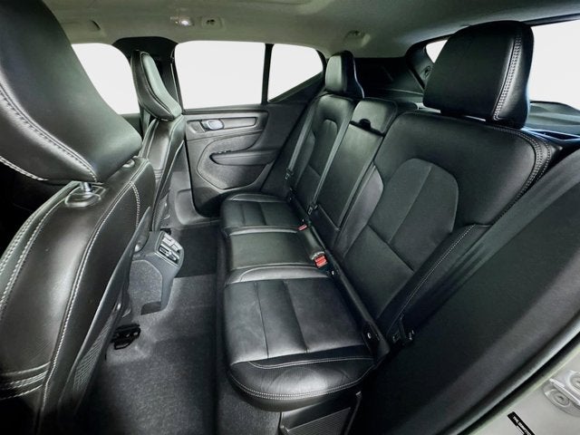 2023 Volvo XC40 Plus Bright Theme
