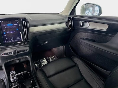 2023 Volvo XC40 Plus Bright Theme