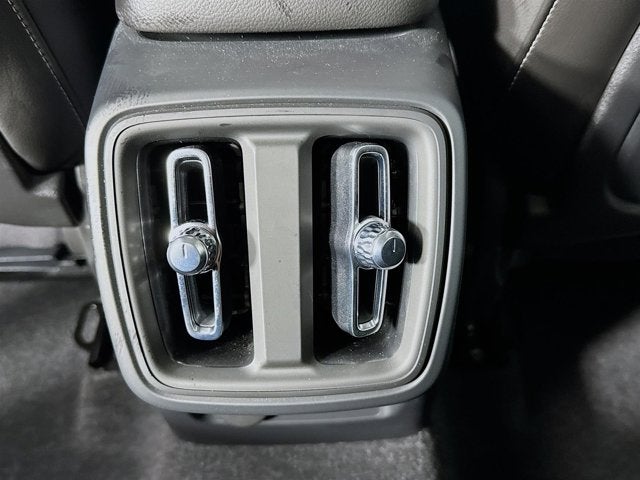 2023 Volvo XC40 Plus Bright Theme