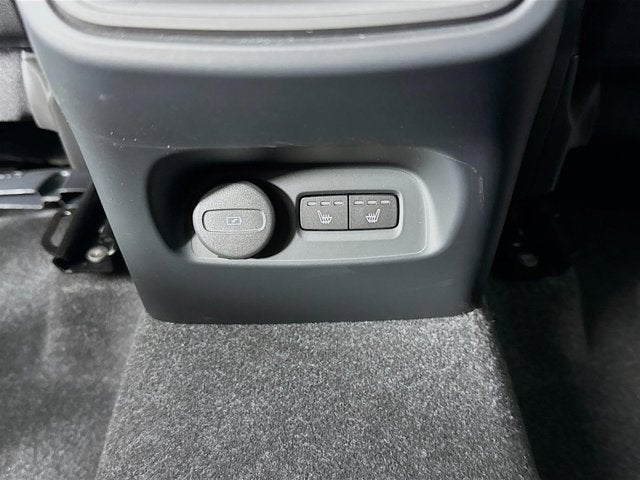 2023 Volvo XC40 Plus Bright Theme