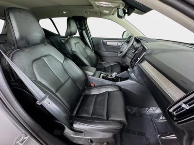 2023 Volvo XC40 Plus Bright Theme