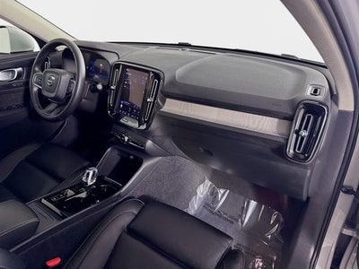 2023 Volvo XC40 Plus Bright Theme