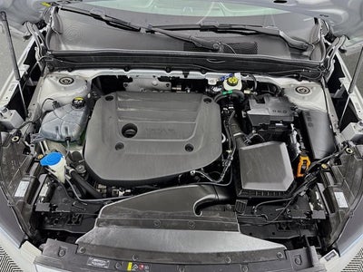 2023 Volvo XC40 Plus Bright Theme