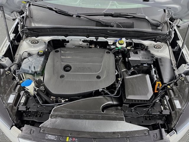 2023 Volvo XC40 Plus Bright Theme