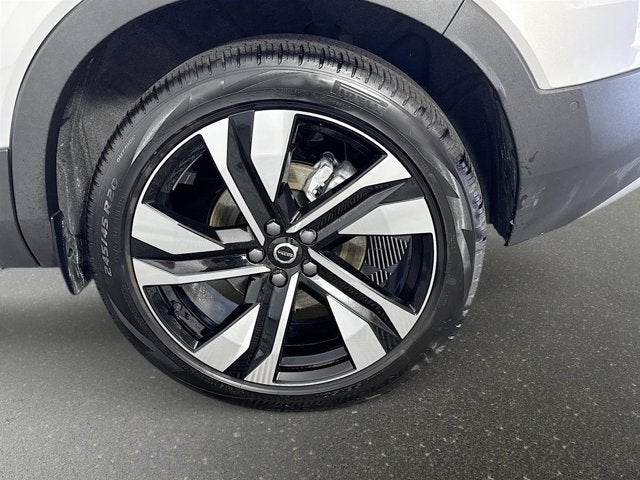 2023 Volvo XC40 Plus Bright Theme