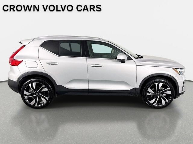 2023 Volvo XC40 Plus Bright Theme