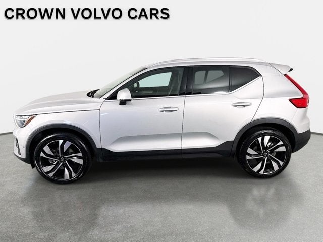 2023 Volvo XC40 Plus Bright Theme