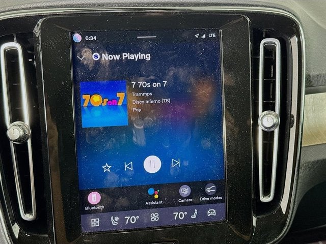 2023 Volvo XC40 Plus Bright Theme