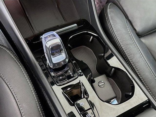 2023 Volvo XC40 Plus Bright Theme