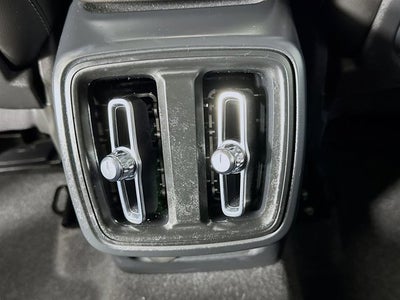 2023 Volvo XC40 Plus Bright Theme