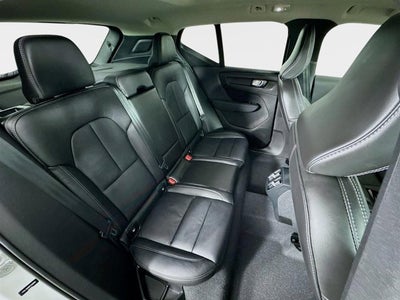 2023 Volvo XC40 Plus Bright Theme