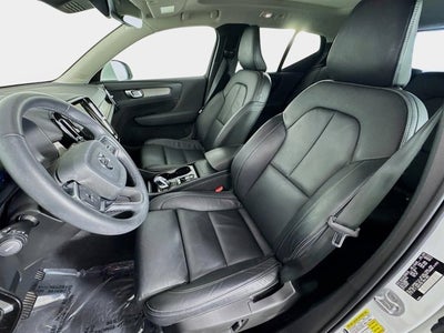 2023 Volvo XC40 Plus Bright Theme