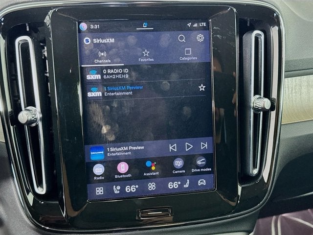 2023 Volvo XC40 Plus Bright Theme