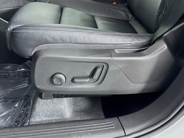 2023 Volvo XC40 Plus Bright Theme