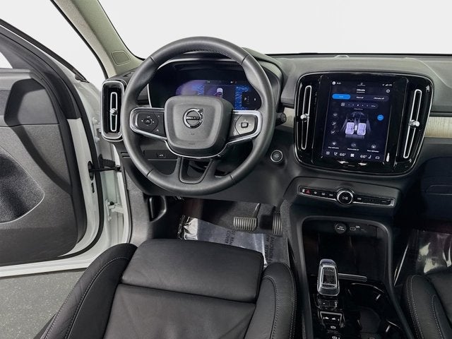 2023 Volvo XC40 Plus Bright Theme