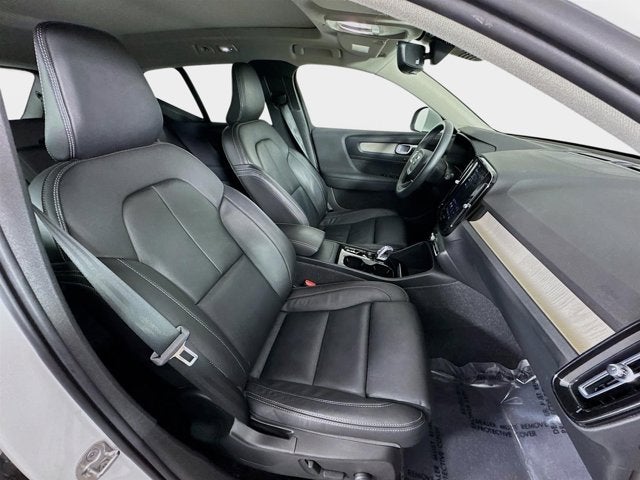 2023 Volvo XC40 Plus Bright Theme