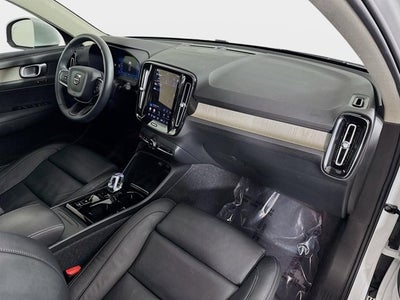 2023 Volvo XC40 Plus Bright Theme