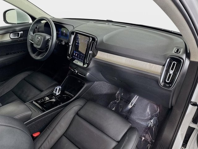 2023 Volvo XC40 Plus Bright Theme