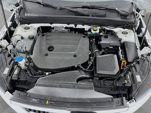 2023 Volvo XC40 Plus Bright Theme