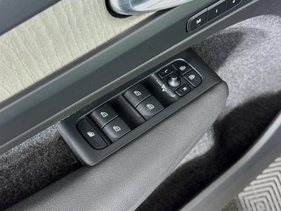 2023 Volvo XC40 Core