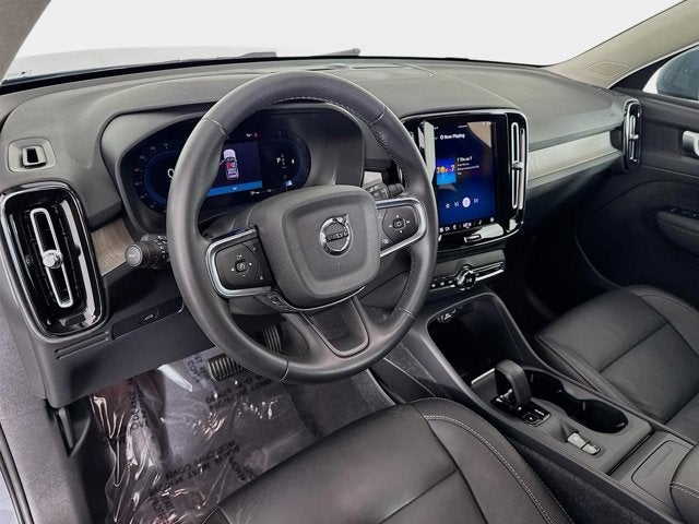 2023 Volvo XC40 Core