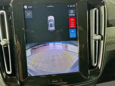 2023 Volvo XC40 Plus Dark Theme