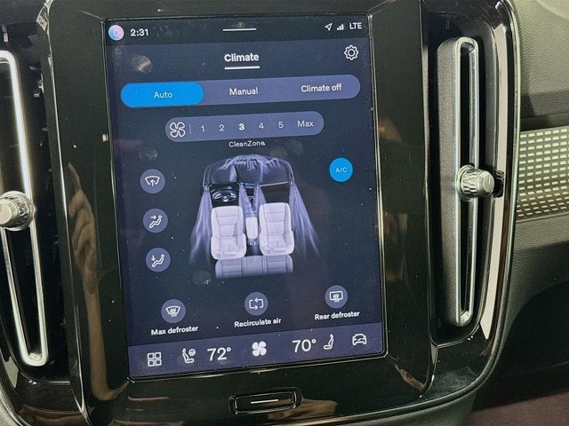 2023 Volvo XC40 Plus Dark Theme