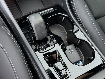 2023 Volvo XC40 Plus Dark Theme