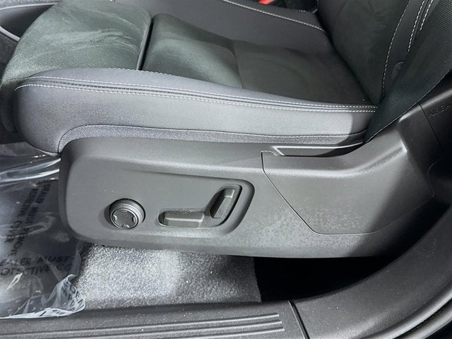 2023 Volvo XC40 Plus Dark Theme