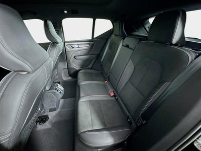2023 Volvo XC40 Plus Dark Theme