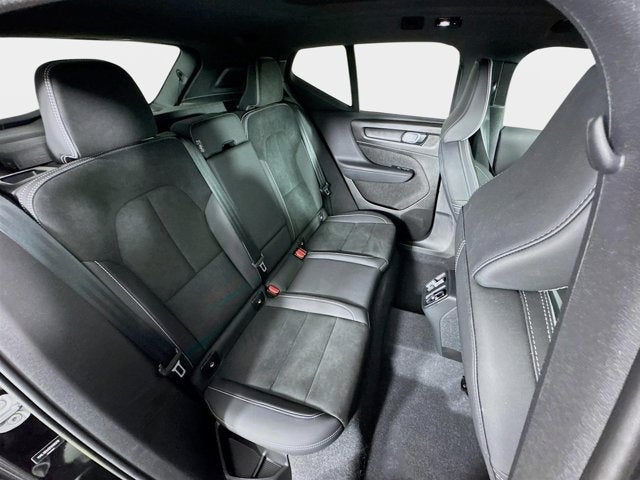 2023 Volvo XC40 Plus Dark Theme