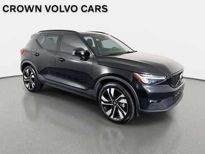 2023 Volvo XC40 Plus Dark Theme