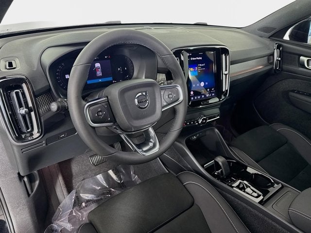 2023 Volvo XC40 Plus Dark Theme