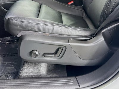 2023 Volvo XC40 Plus Dark Theme