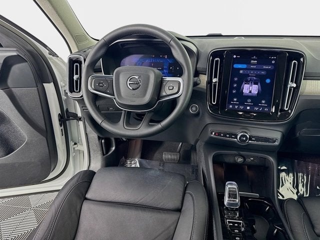 2023 Volvo XC40 Plus Dark Theme