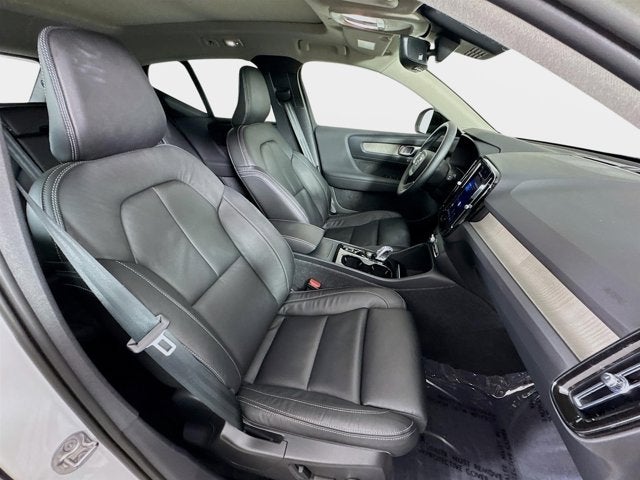 2023 Volvo XC40 Plus Dark Theme